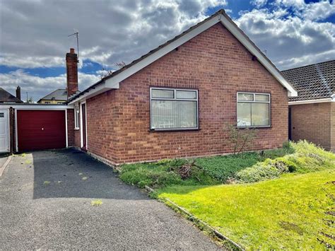 4 bed semi-detached house for sale. . Bungalows for sale in wednesfield